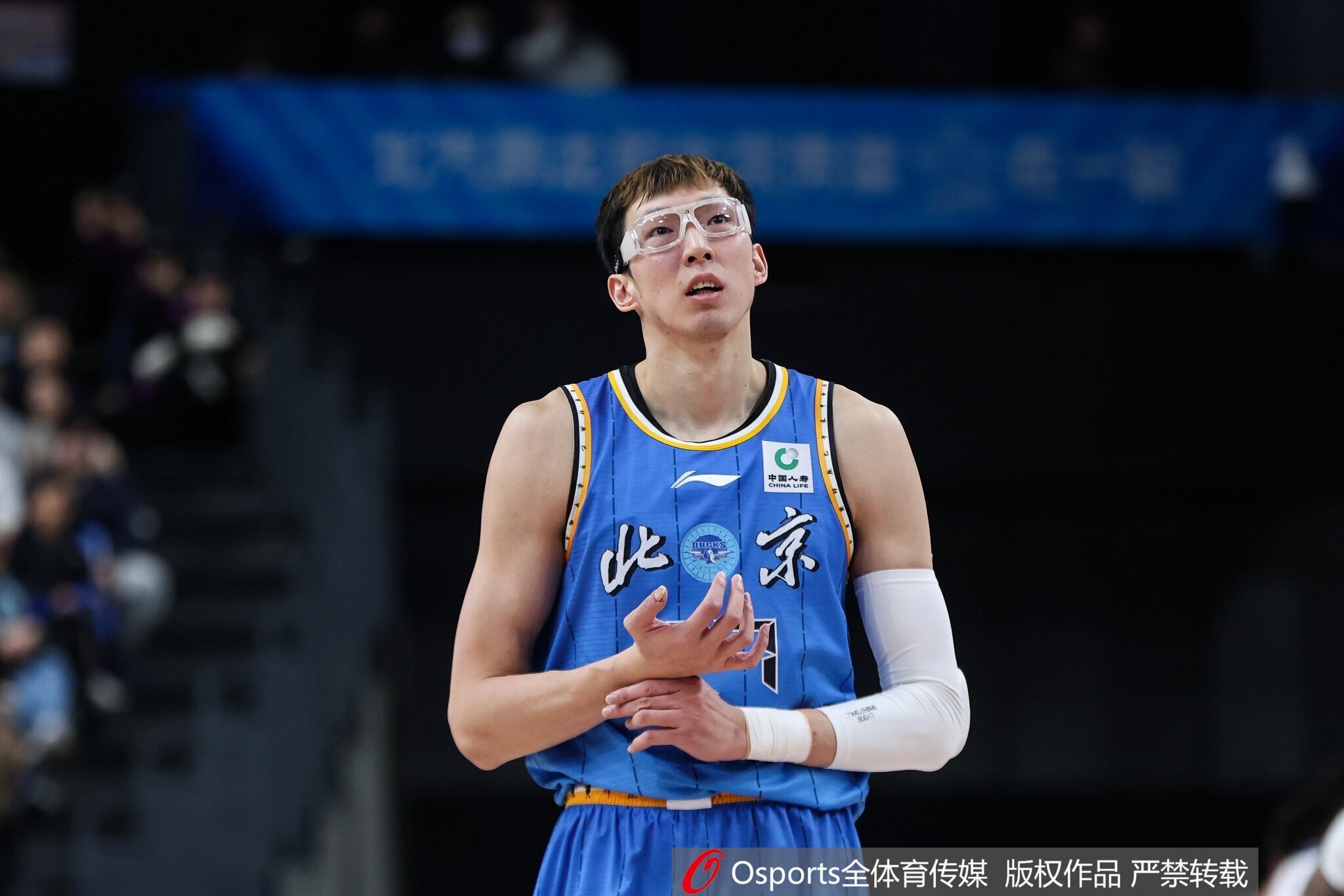 九游-这场打得像外援！周琦终结十分高效 砍下23分13板&amp;抢到7前场板